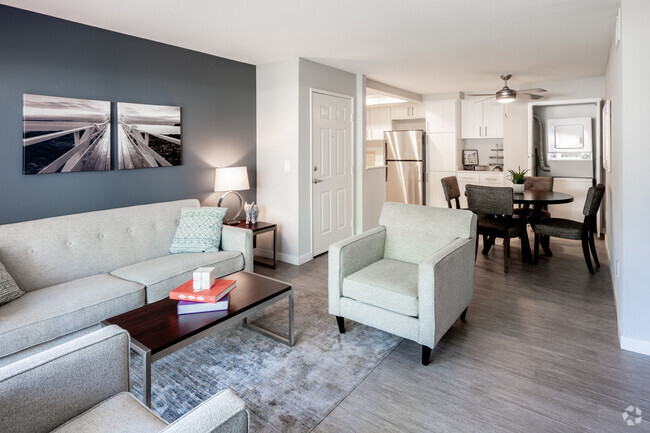 2BR, 2BA - 949SF