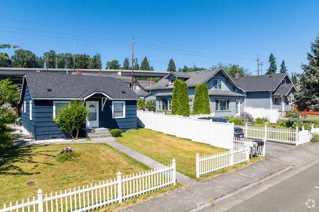 Cottages and bungalows are among the architectural styles found in the Lowell neighborhood.