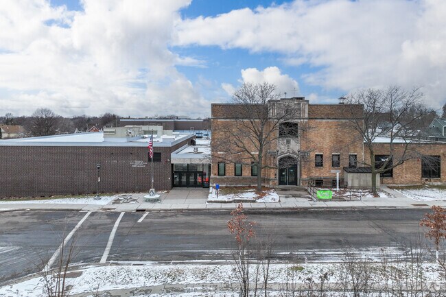 Phalen Lake Hmong Studies Magnet has an overall graded C on Niche.