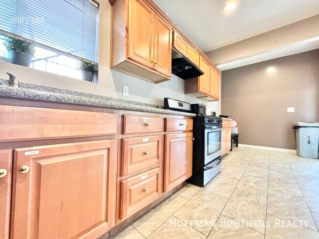 2422 Venice Blvd unit 11, Los Angeles, CA 90019 - photo 2