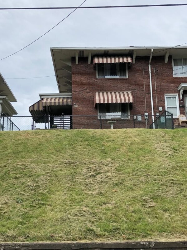 322 New York Ave, Clairton, FL 15025 - photo 3