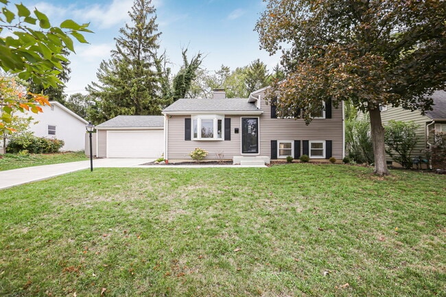 1062 Oberlin Dr, Columbus, OH 43221 - photo 2