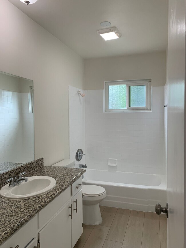 5000 Coldwater Canyon Ave unit 4, Sherman Oaks, CA 91423 - photo 5