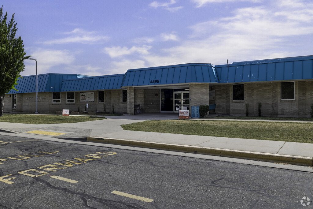 Entrance to James E Moss Elementary School.