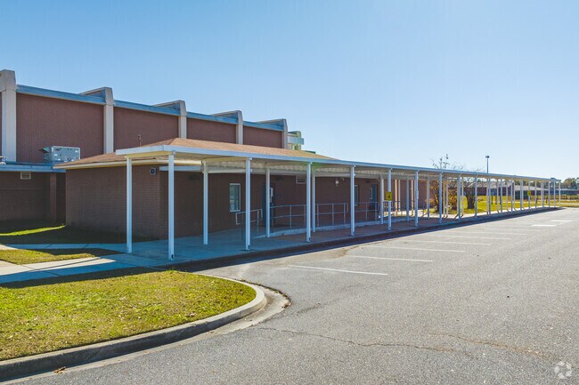 Phillips Preparatory School-carpool area