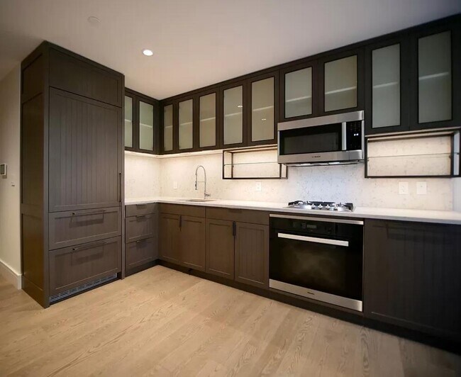 EVGB unit 511, New York, NY 10009 - photo 2