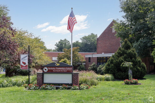 Berkeley Avenue Elementary School gets a grade of A- from Niche.