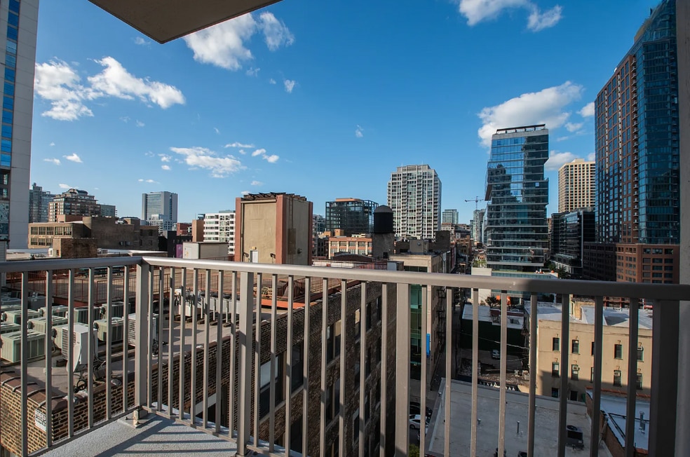 301 W Ohio St unit 1004, Chicago, IL 60654 - photo 1