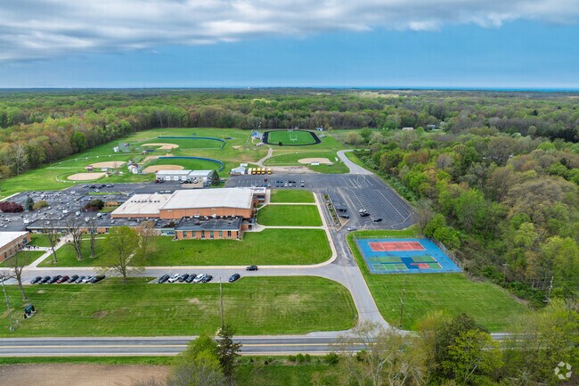 River Valley Middle/High School has a 14 to 1 student-teacher ratio.