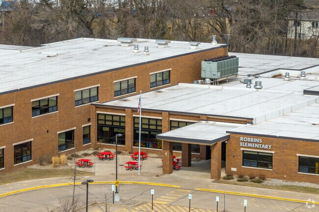 Robbins Elementary School serves grades K-5.