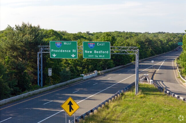 Interstate I-195 offers easy access to the Great Neck neighborhood and nearby coast.