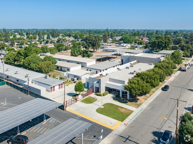 Highland Elementary School is located in the neighborhood of Northwest Visalia.