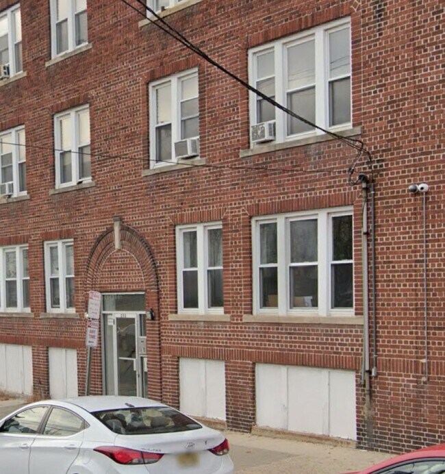 240 Fowler Ave Unit 3, Jersey City, NJ 07305