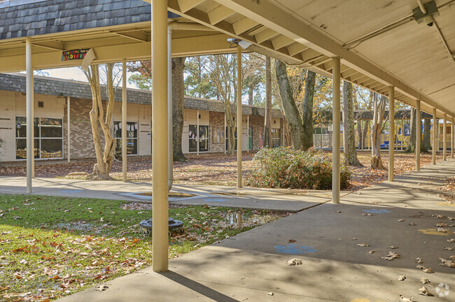 LaSalle Elementary in Baton Rouge, LA features the look of schools built in the 1960s.