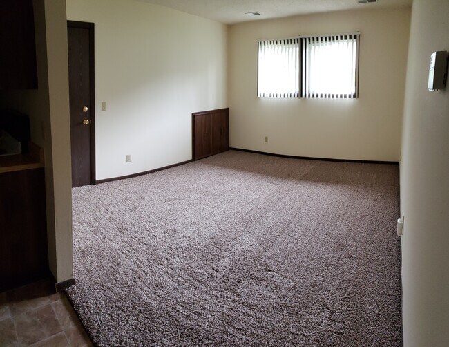 Windsor Crest Apartments, Davenport, IA 52807 - photo 3
