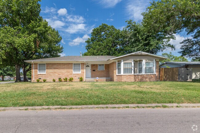 There are many brick homes available in the Fulton neighborhood.