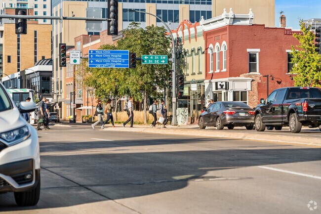 Slatterly Park is close to downtown Rochester, offering easy access to shops and local services.