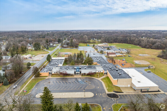 Bath Elementary School has a student population of 463 students.