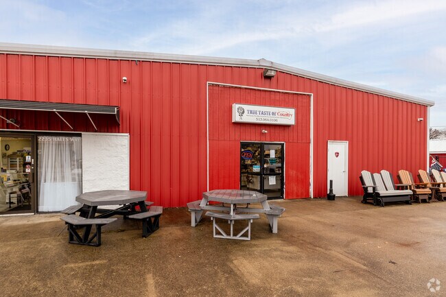 Visitors can enjoy homemade products at True Taste of Country near Williamsburg.