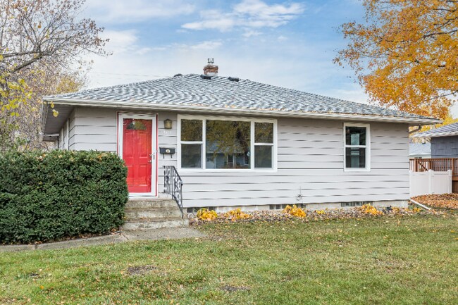 301 W 2nd St, Waconia, MN 55387 - photo 5