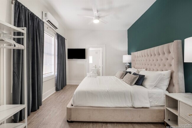 302 E Cevallos unit 1, San Antonio, TX 78204 - photo 5