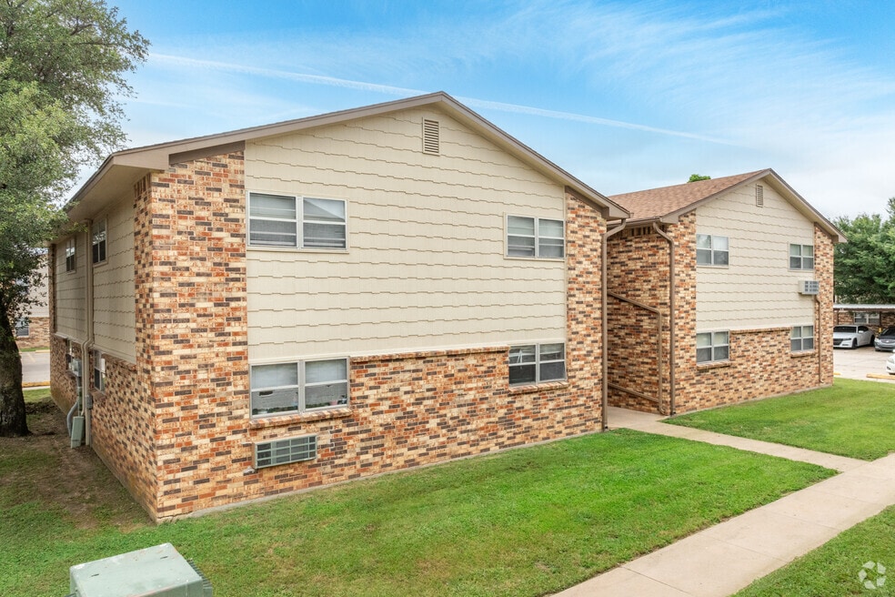 Crossland Square, Lawton, OK 73505 - photo 1