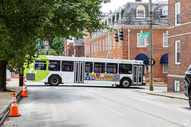 Lextran offers Gratz Park residents access to a network of bus 25 routes.