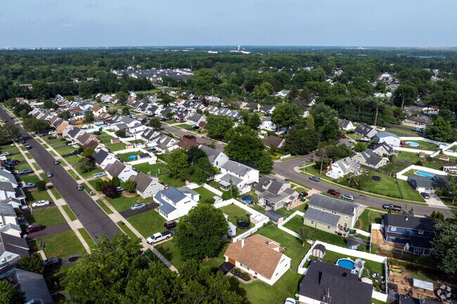 In Vermilion Hills, you can make your yard into the oasis of your dreams.