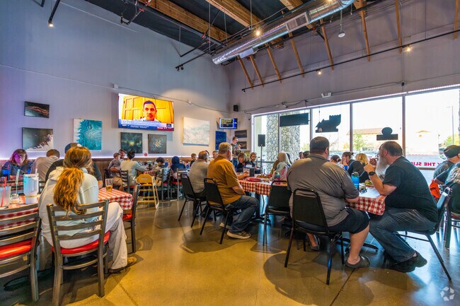 Families in The Ranch at Sunridge head to Go 4 Pizza for trivia night.