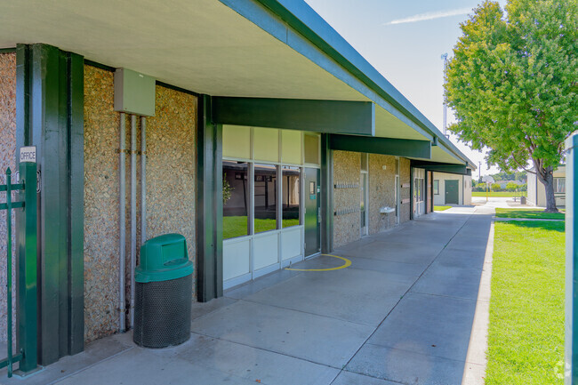Walkways are shaded at Tierra Buena Elementary School.