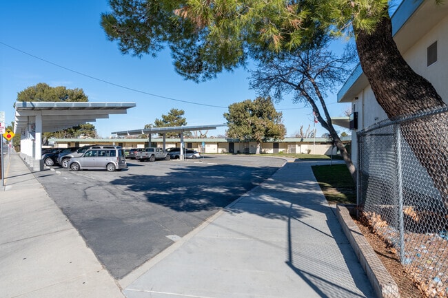 Linda Verde’s minority student enrollment is 97%.