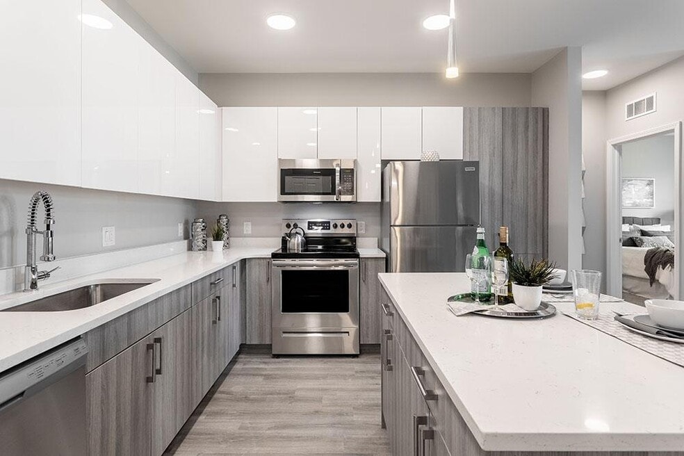 4 Corners Lakeside Apartments - White Lake, MI, White Lake, MI 48386 - photo 1