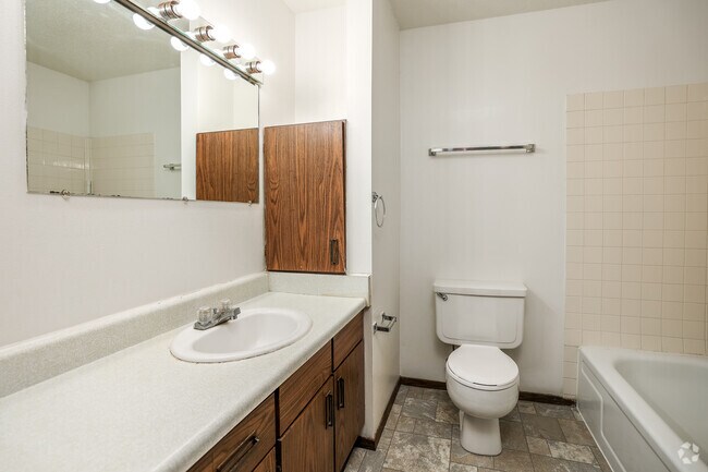 1BR, 1BA - 798 SF