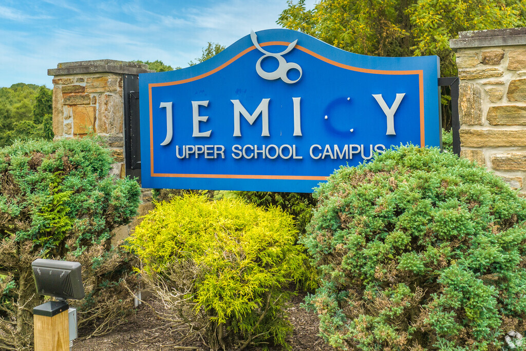 Jemicy School has a 5/5 rating on Great Schools.