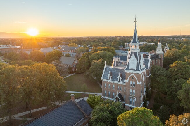 Tindall Heights is only a few minutes from Mercer University.