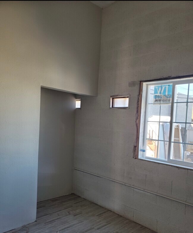 1305 Palm St, Henderson, NV 89011 - photo 3