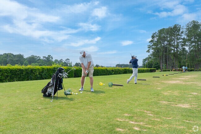 Pointe South Golf Club is a nearby golf course frequented by McBean residents looking for sport and leisure.