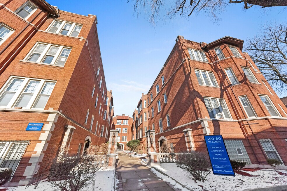 550 W Aldine Ave unit 558-N3, Chicago, IL 60657 - photo 1