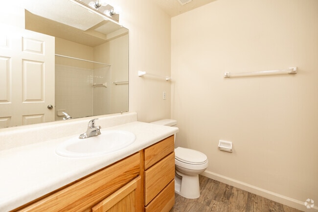 Cross Creek Apartment Homes, Davenport, IA 52807 - photo 6