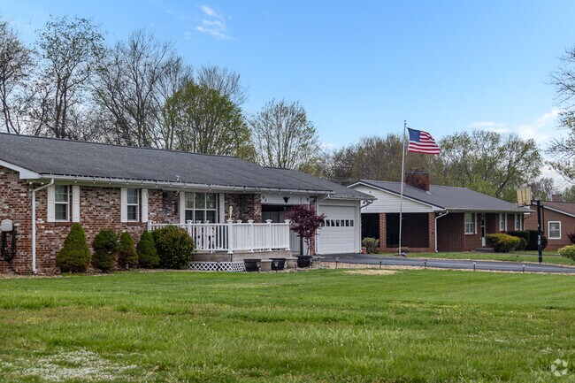 Brick Ranchers are scattered throughout Eagleton.