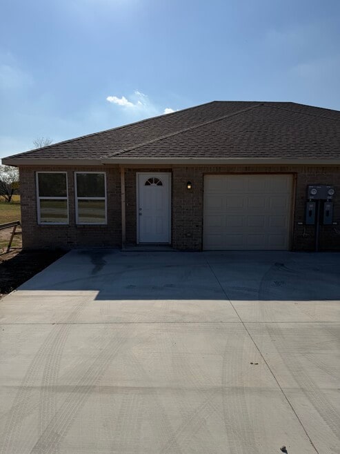 1014 N Plum St, Millsap, TX 76066 - photo 1