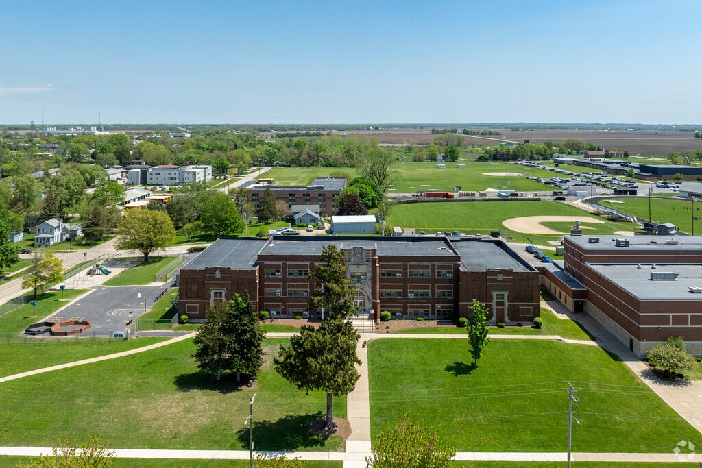 Your kids will enjoy learning in the inspiring atmosphere of Dummer Elementary School.