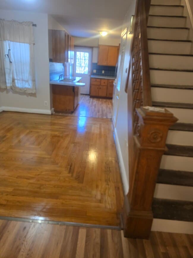 521 W Greenleaf St, Allentown, PA 18102 - photo 3