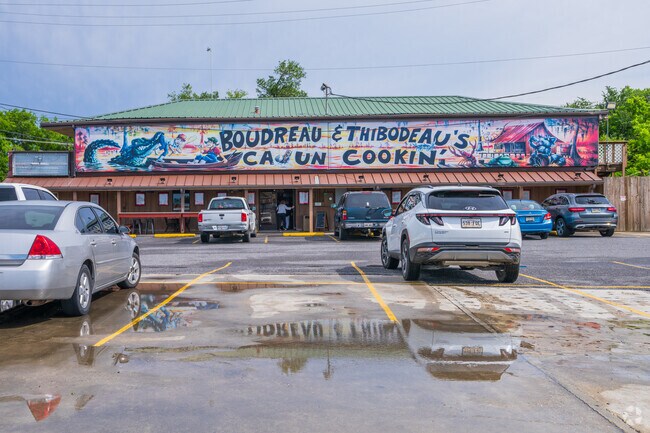 Boudreau & Thibodeaus Cajun Cookin' is a favorite restaurant for many living in Bayou Cane and sits on the northern side of the city.