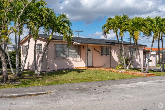 Older ranch-style homes are found very commonly in Sweetwater in between Spanish Revivals.