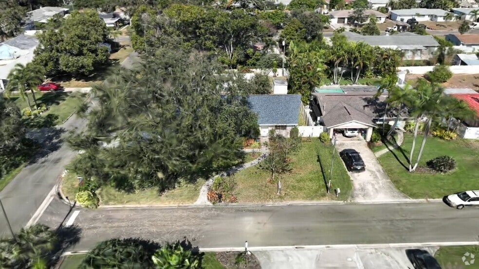 2010 7th Place SW, Largo, FL 33770 - photo 2