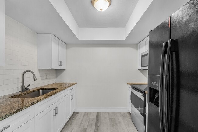 Paradise Palms Portfolio LLC, Fort Myers, FL 33916 - photo 3