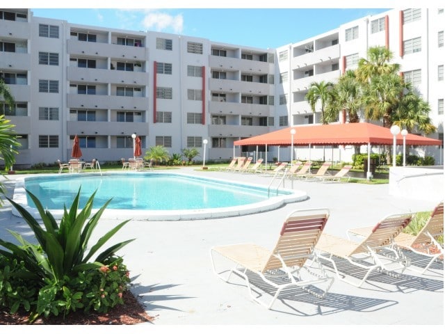 Suncoast Place Apartments, North Miami Beach, FL 33162 - photo 3