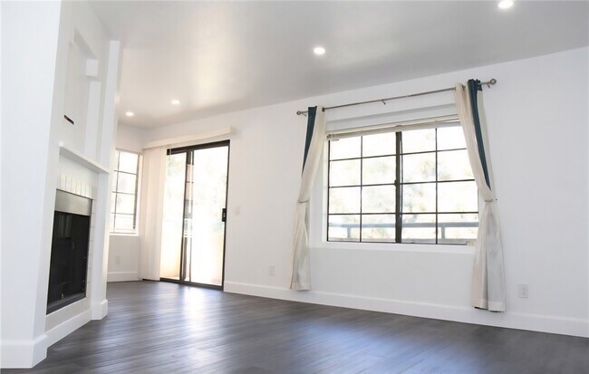 18123 Erik Ct unit 357, Canyon Country, CA 91387 - photo 5