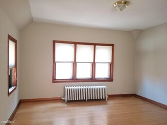 1017 E Brady St Unit 1019A E Brady St - Upper, Milwaukee, WI 53202